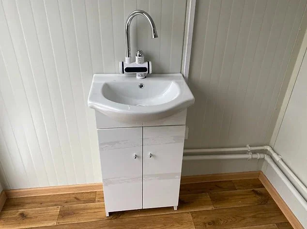 Cabine de toilettes avec double cabine – Image 8