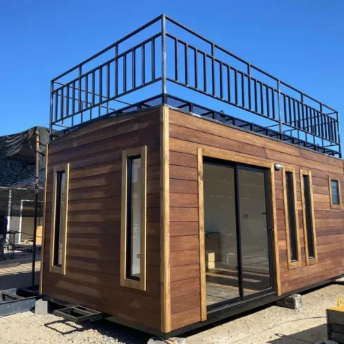 Conteneur modulaire pour bar mesurant 6 x 3 m