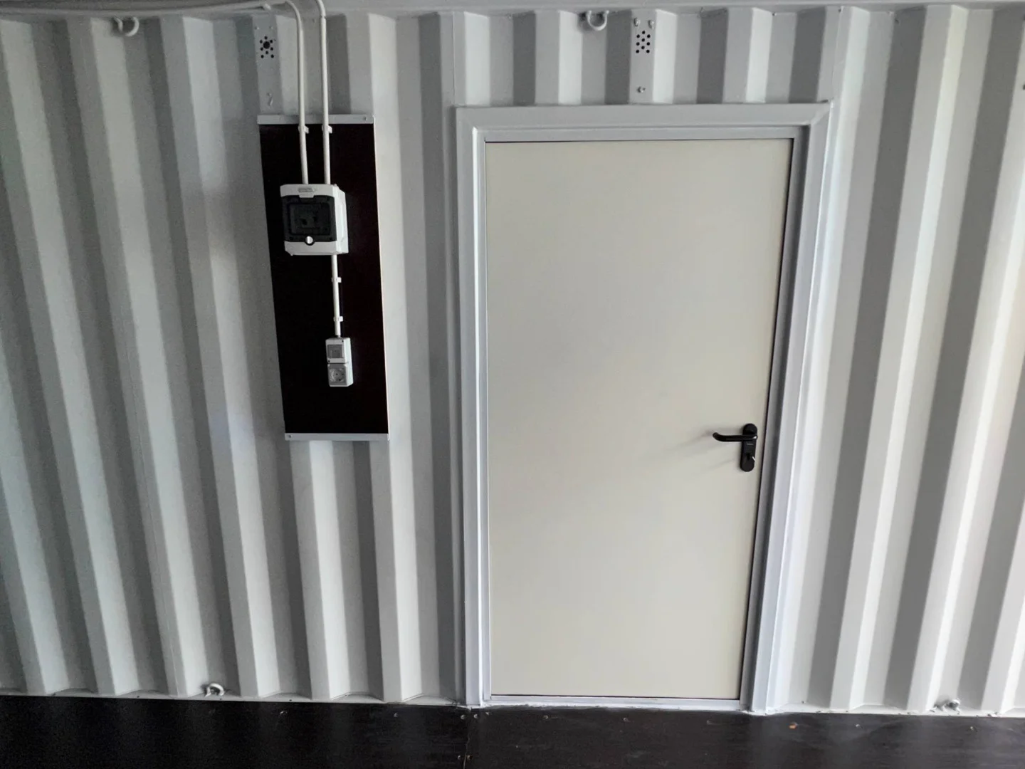 Container de stockage de 20 pieds avec électricité – Image 2