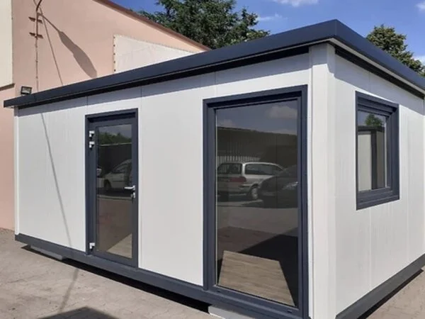 Maison d’Été de 17m² avec Salle de Bain et Cuisine